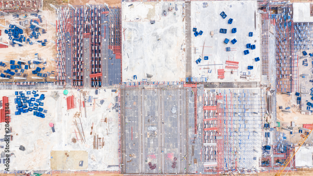 Φωτογραφία Aerial top view construction site with industrial consgruction machinery building for new  factory buildings