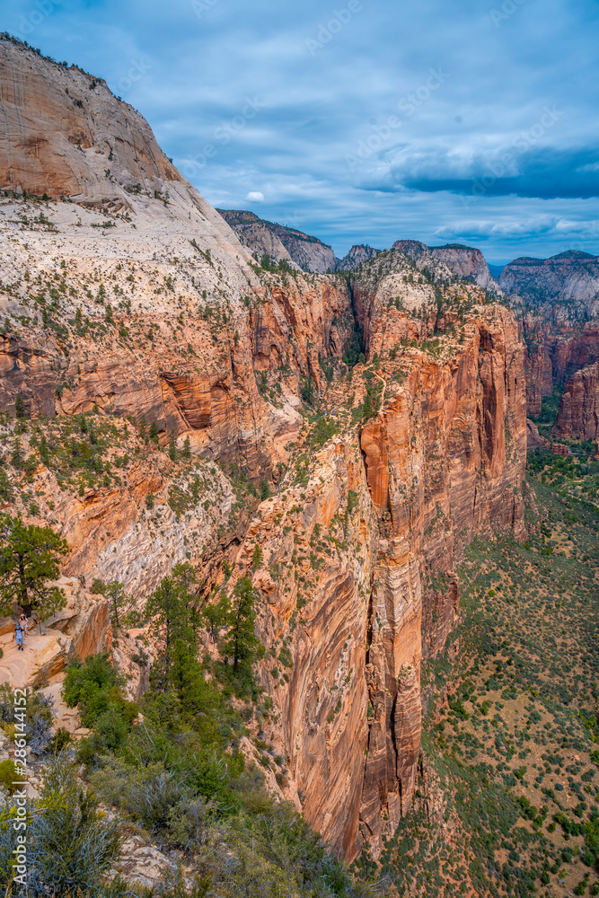Cliff that climbs on the trekking of the Angels Landing Trail in Zion National Park, Utah. United States