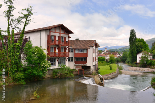 Chute de la Nive à Saint-Jean-Pied-de-Port (64220), département des Pyrénées-Atlantiques en région Nouvelle-Aquitaine, France