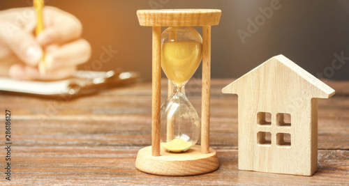 Canvas Print Wooden house and clock