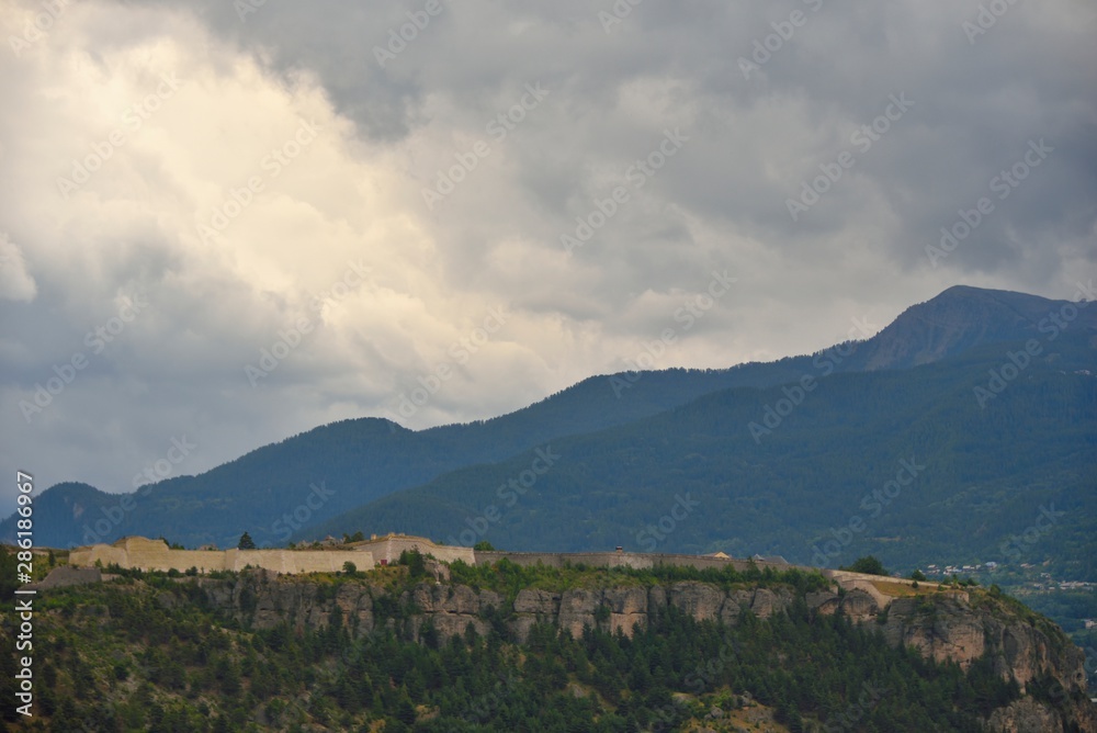 le Mont-Dauphin (Hautes-Alpes) le Mont-Dauphin (Hautes-Alpes)