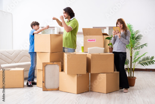 Young family moving to new flat © Elnur