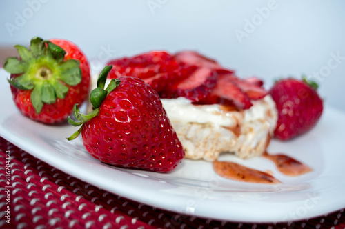 Rice biscuit with cream and strawberries.