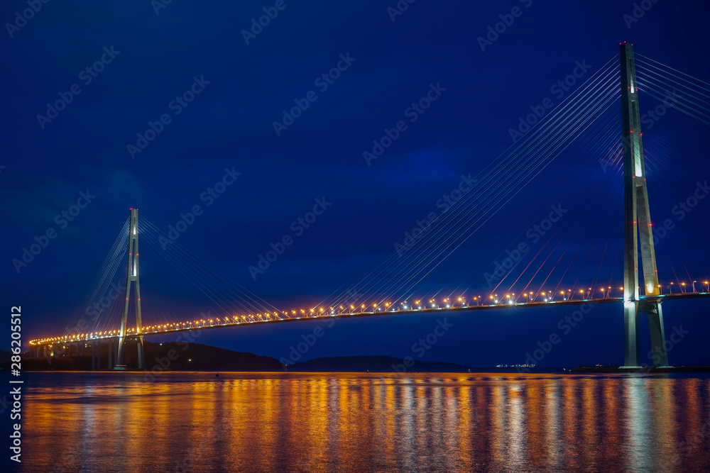 Obraz premium Vladivostok, Russian bridge. Night photos on a long exposure.