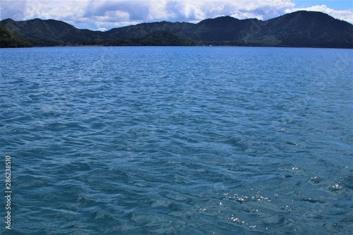 青く澄んだ田沢湖