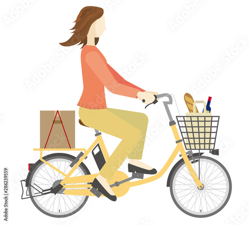 電動アシスト自転車に乗る女性のイラスト・買い物風景｜インフォグラフィック