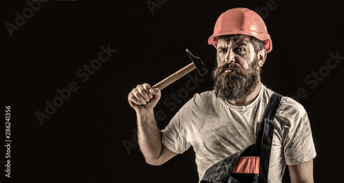 Foto Bearded builder isolated on black background