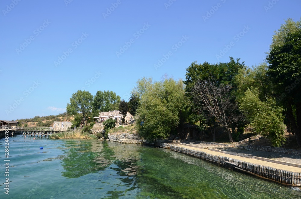 Macédoine du Nord : Baie des Os et musée de la baie de la baie d’Ohrid (région d’Ohrid) Macédoine du Nord : Baie des Os et musée de la baie de la baie d’Ohrid (région d’Ohrid)