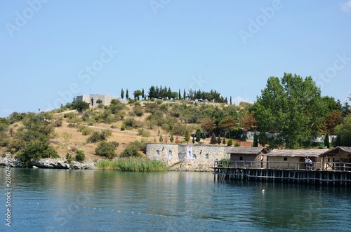 Macédoine du Nord : Baie des Os et musée de la baie de la baie d’Ohrid (région d’Ohrid) © virginievanos