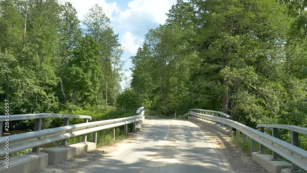 24041_The_pathway_in_the_middle_of_the_forest.mov 24041_The_pathway_in_the_middle_of_the_forest.mov