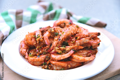 Shrimps fried with chilies and salt © posinote
