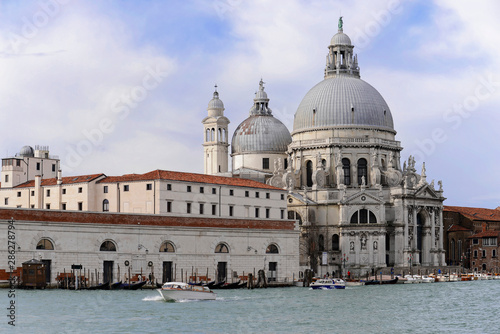 Kirche Santa Maria della Salute, Baubeginn im 16. Jahrhundert, Canal Grande, Venedig, Venetien, Italien, Europa ©  Egon Boemsch
