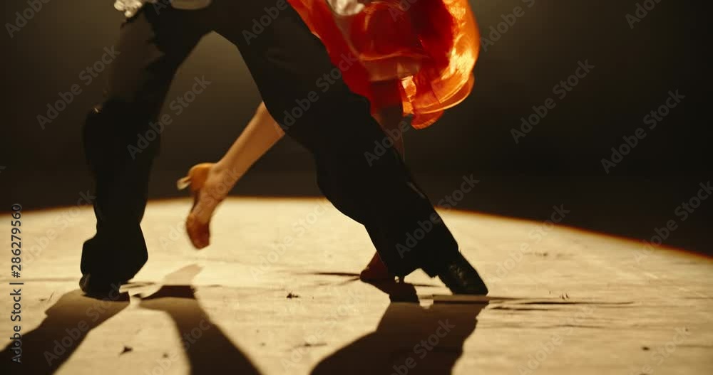 Vídeo do Stock Teen asian kids performing ballroom sport dance on