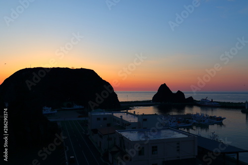 知床ウトロ漁港の夕日