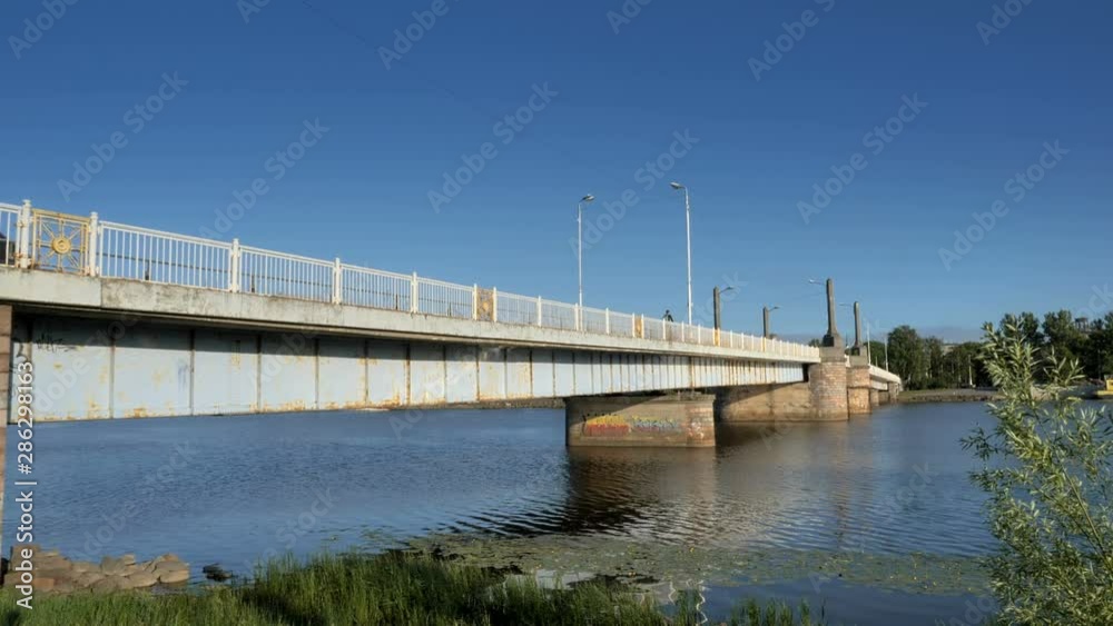 24059_The_long_bridge_on_the_city_on_a_sunny_day.mov 24059_The_long_bridge_on_the_city_on_a_sunny_day.mov