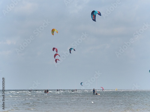 Kitesurfen am Strand von St. Peter-Ording