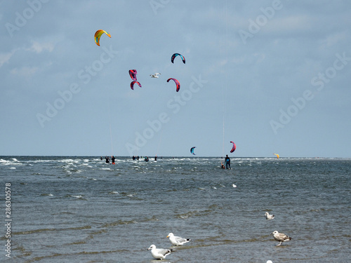 Kitesurfen am Strand von St. Peter-Ording