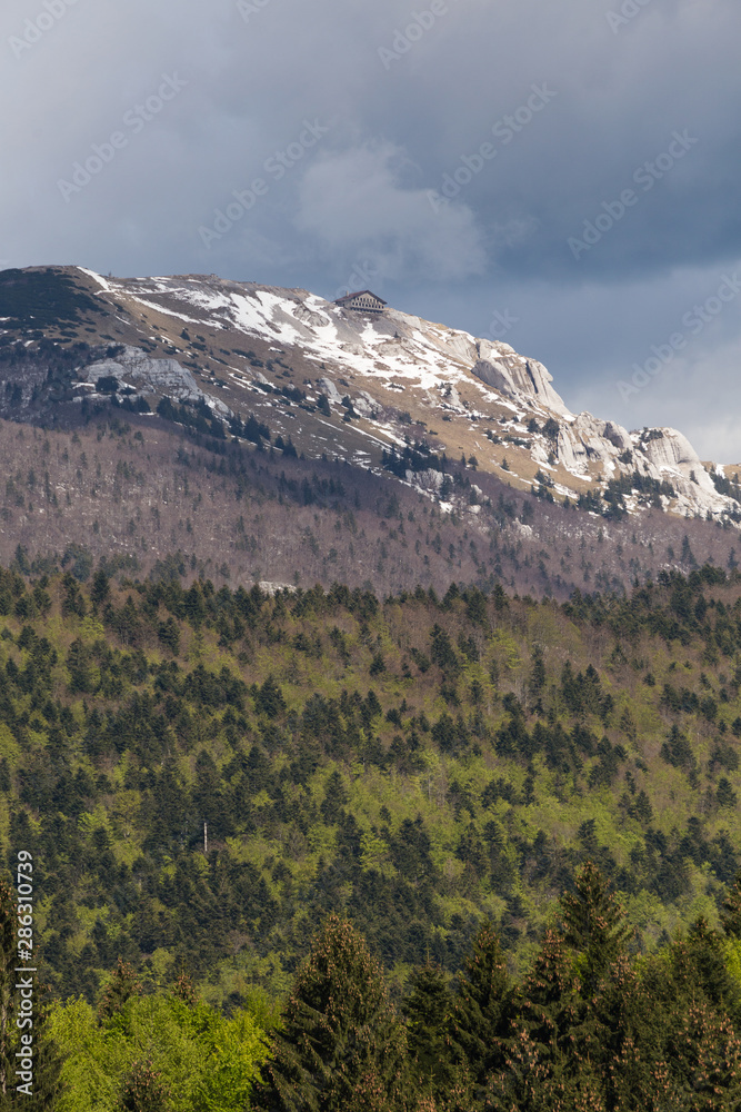 Obraz premium Abandoned radar station on mountain Pljesevica - Croatia