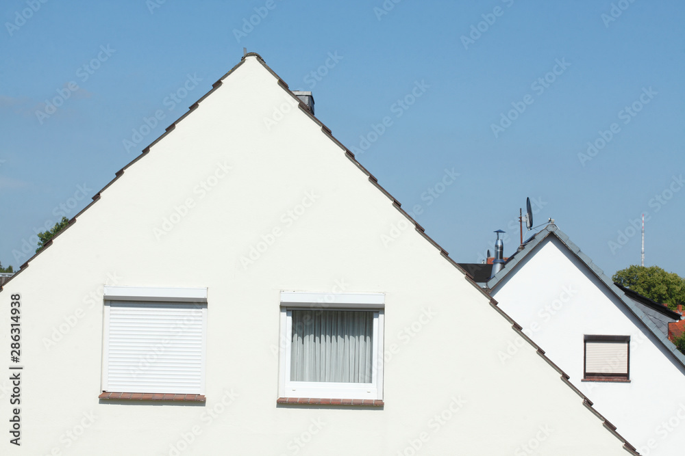 Weisse Wohnhäuser, Einfamilienhäuser, Wohngebäude, Dach, Bremen, Deutschland