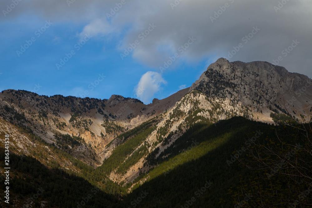 Obraz premium El Pedraforca desde el Castillo de Gósol