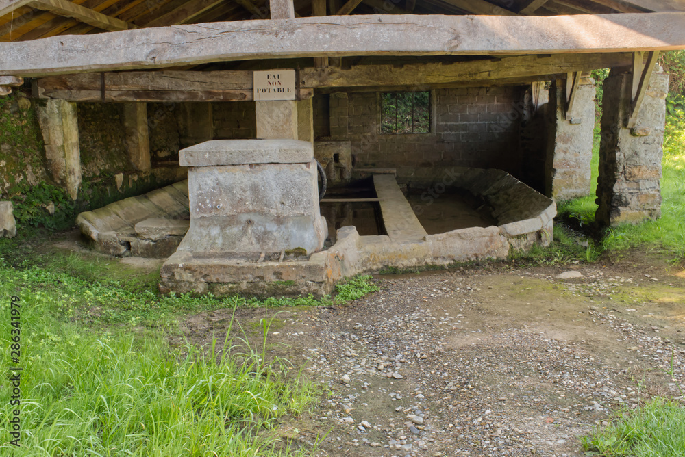 Lavoir à Escos dans le département 64 Lavoir à Escos dans le département 64
