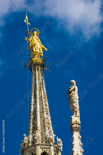 Statue of the Virgin Mary o...