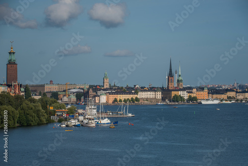 Stockholm buildings at the bay Riddarfjärden between the district Södermalm, Kunsholmen, Gamla Stan and Riddarholmen at sunset with a low sun and fogg torning up in the archipelago © Hans Baath