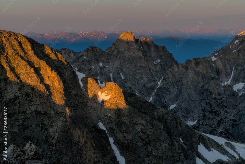 Fototapeta premium Sunrise on Pawnee Pass - Colorado