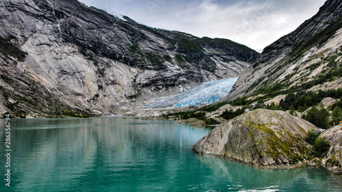 Fototapeta Naklejka Na Ścianę i Meble -  Im blauen Eis des Nigardsbreen - Gletscherzunge in Norwegen - Panorama