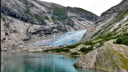 Im blauen Eis des Nigardsbreen - Gletscherzunge in Norwegen - Panorama
