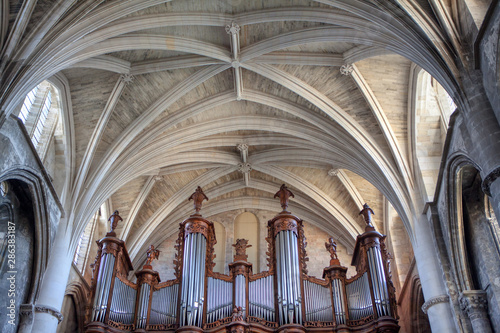 organ inside the catholic church