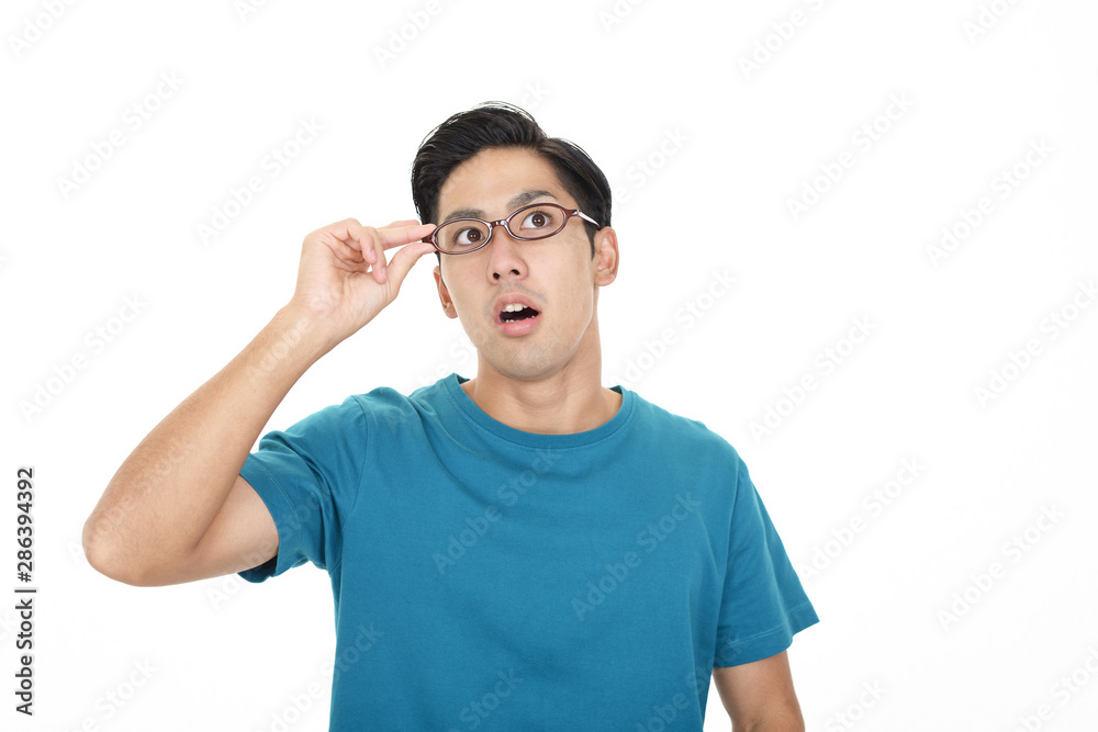 めがねをかけた男性 めがねをかけた男性