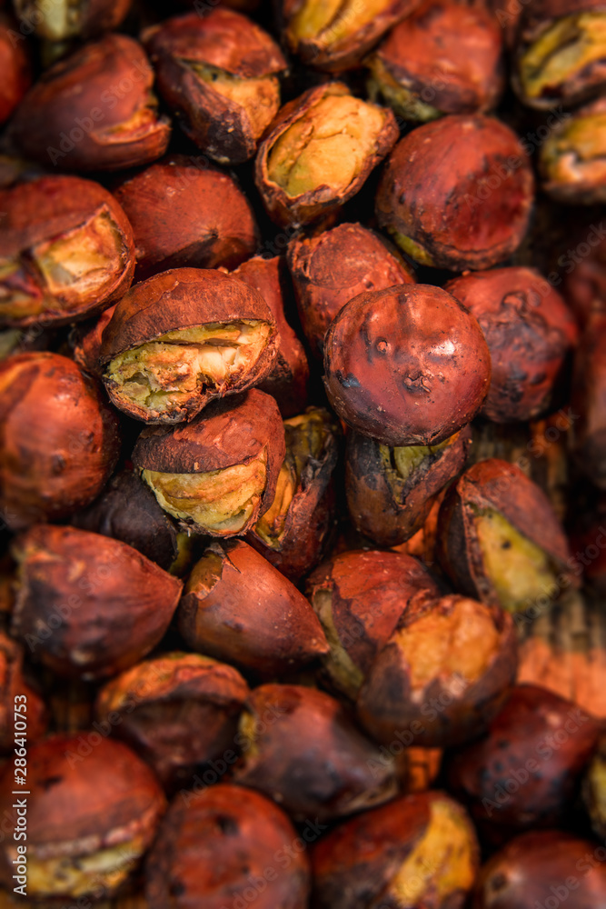 Delicious Roasted chestnuts. ( Tianjin chestnut, Japanese chestnut ) Delicious Roasted chestnuts. ( Tianjin chestnut, Japanese chestnut )