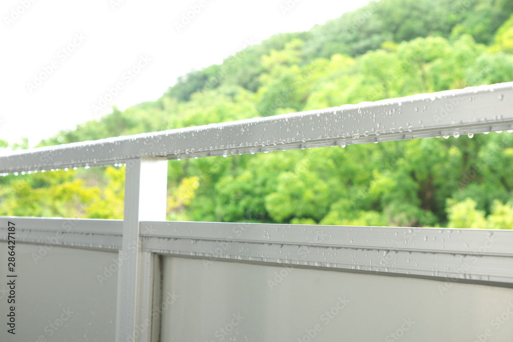 Fototapeta premium ベランダの水滴