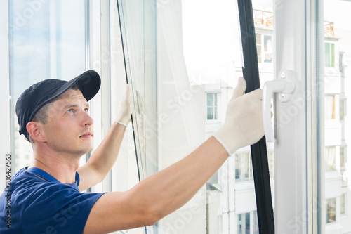 Photos master puts a new double-glazed window in a plastic window