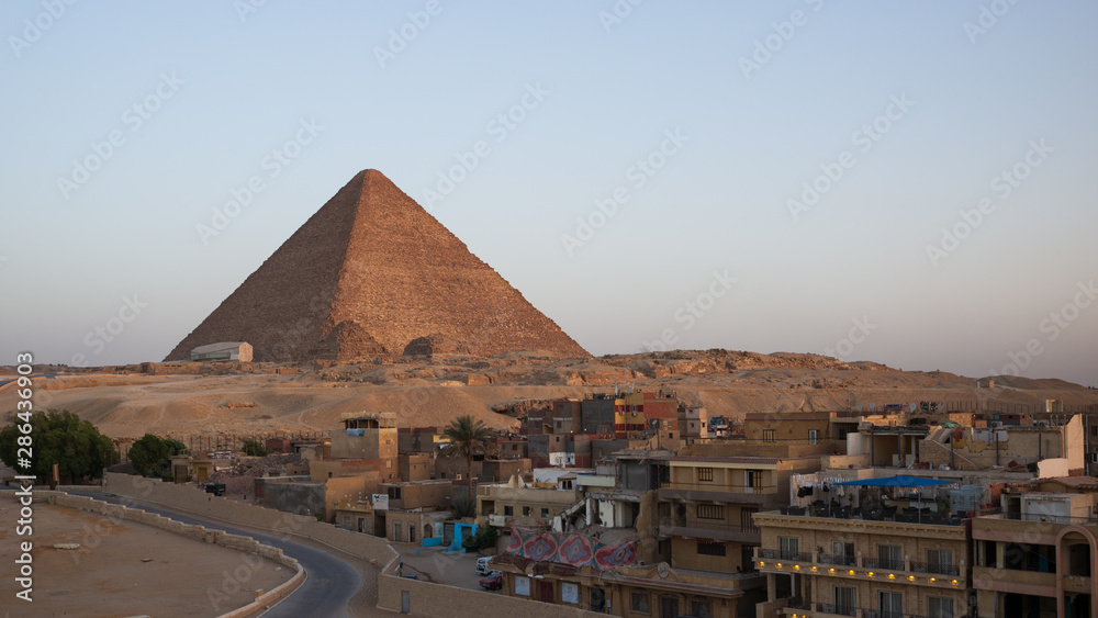 La Pyramide de Khéops au crépuscule