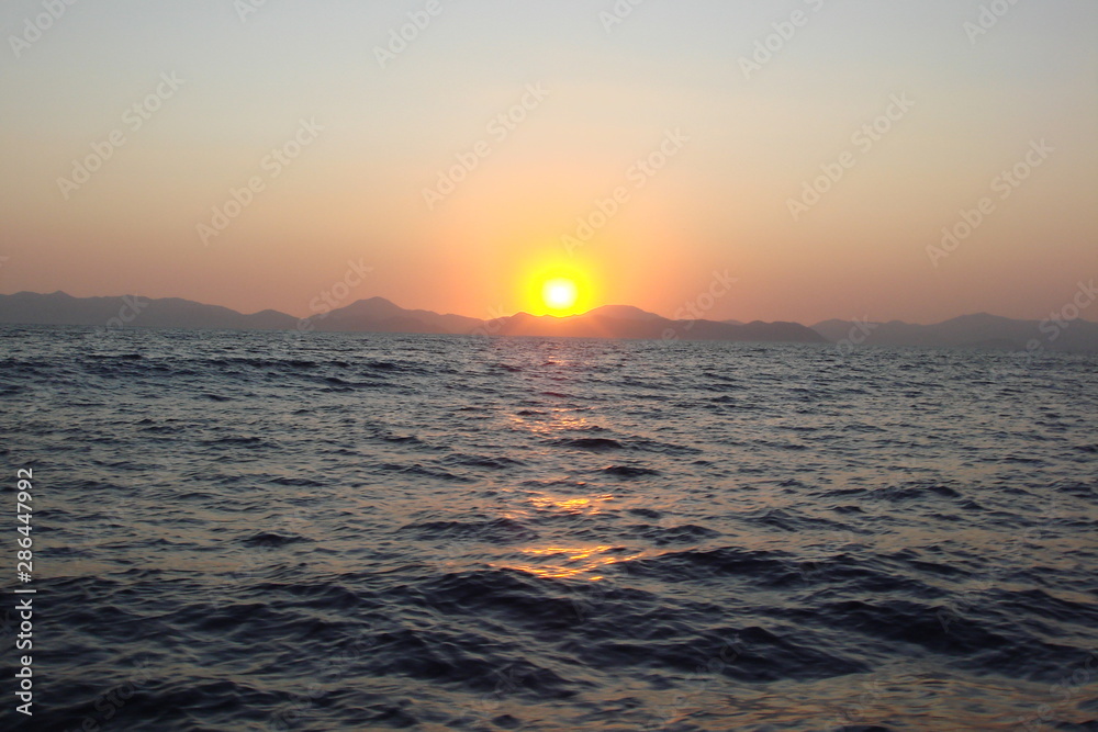 Obraz premium sunset over the sea