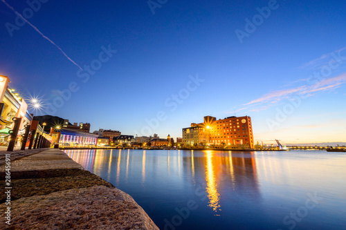 Wallpaper Mural トワイライトタイム門司港レトロ地区（福岡県北九州市） Torontodigital.ca