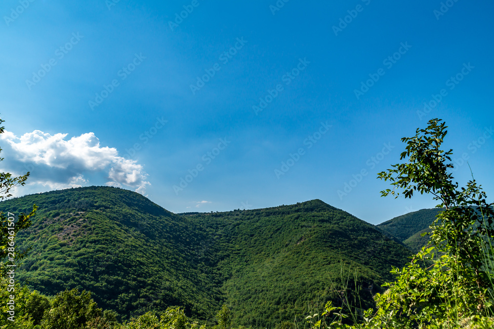 Fototapeta premium Vista lungo il sentiero 168 Gola di Jana da Braccano