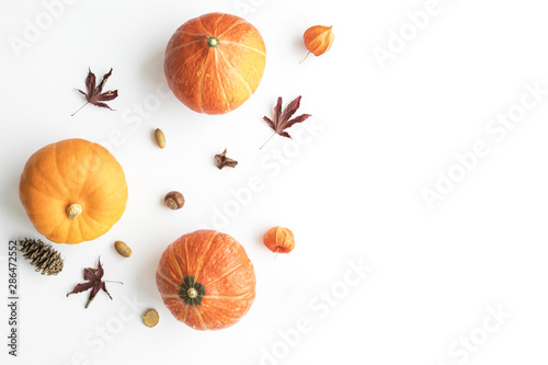 Flat lay frame with pumpkins and copy-space