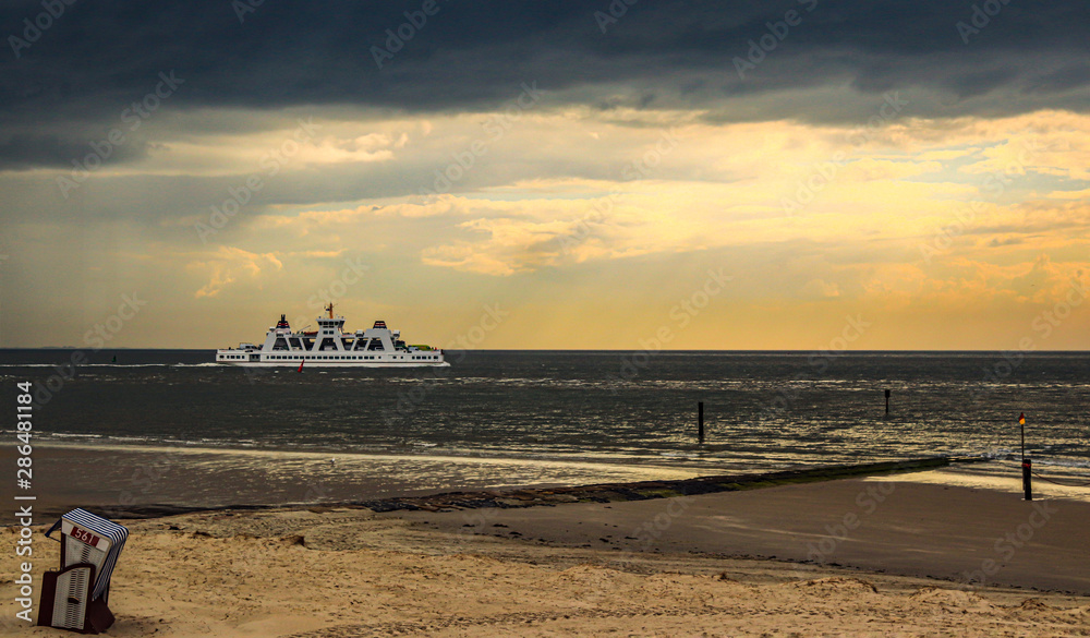 Naklejka premium sunset on beach