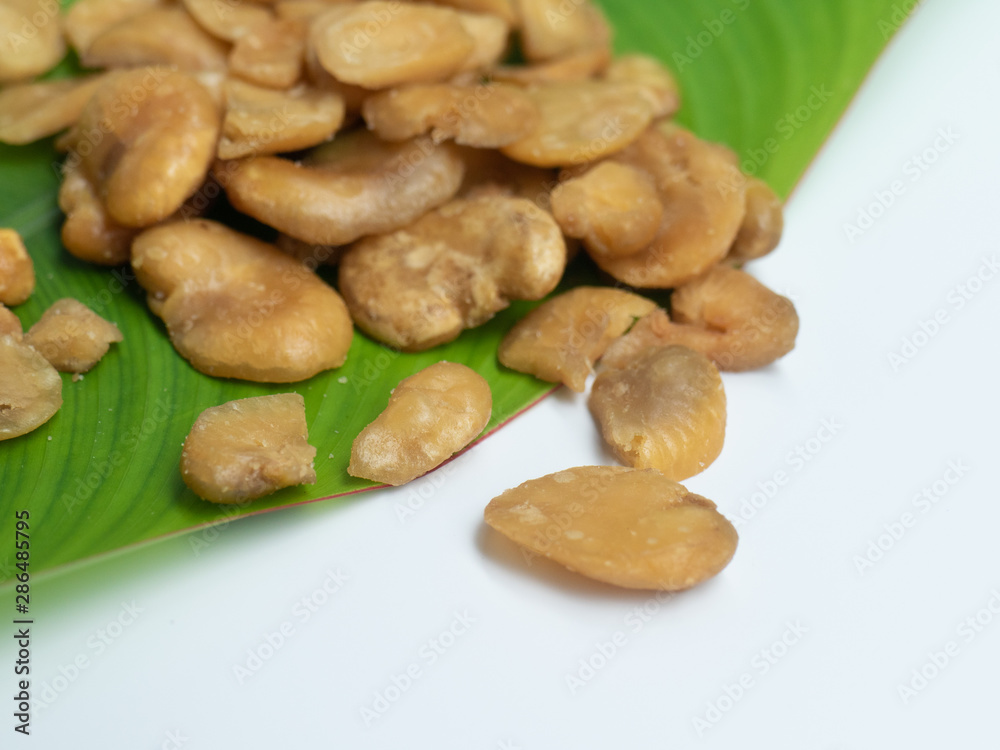 Fototapeta premium roasted broad beans