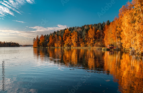 Fototapeta Naklejka Na Ścianę i Meble -  Autumn Lake View