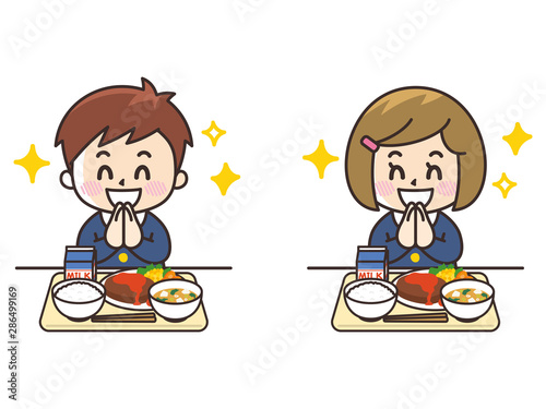 給食を食べる小学生