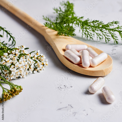 Fotografia Alternative medicine, naturopath and dietary supplement