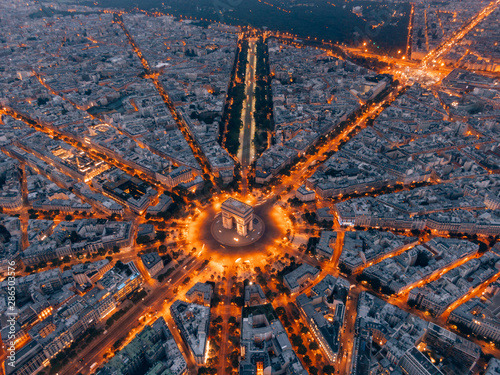 Stampa su tela Aerial of the Arc de Triomphe in Paris, France at night