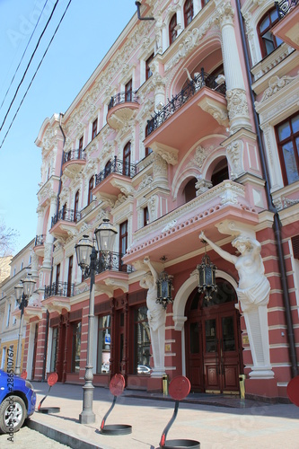 Fototapeta Naklejka Na Ścianę i Meble -  Old Odessa is a magnificent house, beautiful streets and small courtyards.