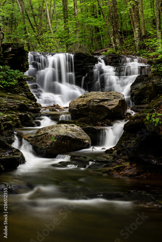 Fototapeta Naklejka Na Ścianę i Meble -  Miners Run Falls - McIntyre Wild Area - Scenic Waterfall - Pennsylvania