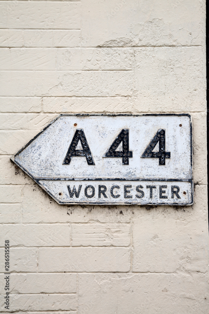 Obraz premium Worcester A44 Direction Signpost