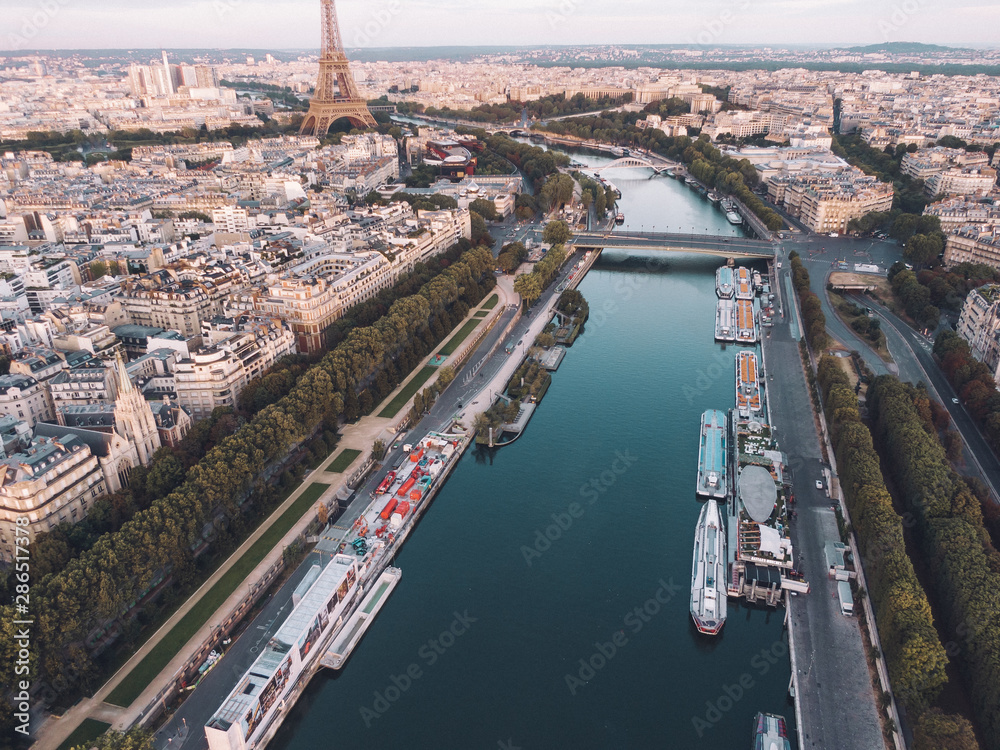 Obraz premium Cityscape of Paris, France